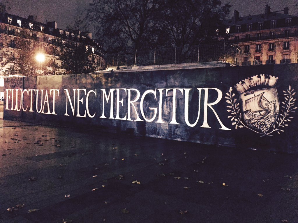 FLUCTUAT_NEC_MERGITUR_Paris